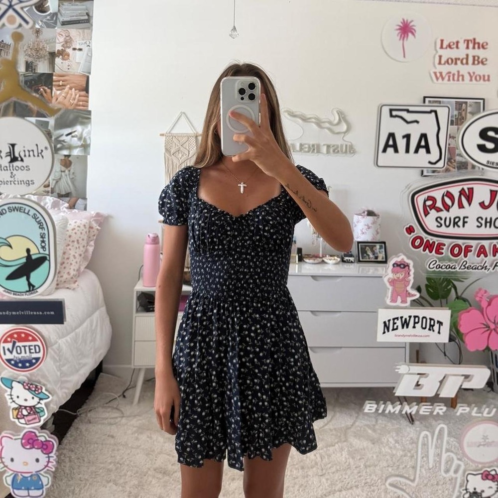 navy and white floral Hollister mini babydoll dress